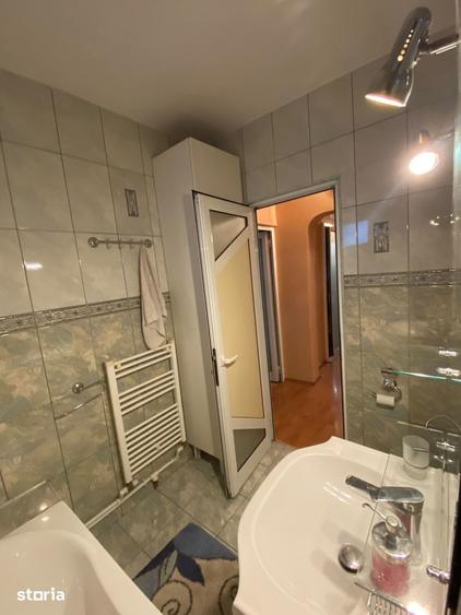 Apartament cu 4 camere în Micro 17