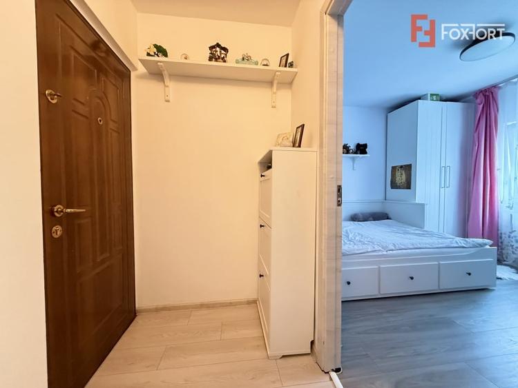Apartament cu 3 camere semidecomandat, mobilat în Lipovei