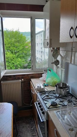Apartament cu 2 camere semidecomandat în Traian