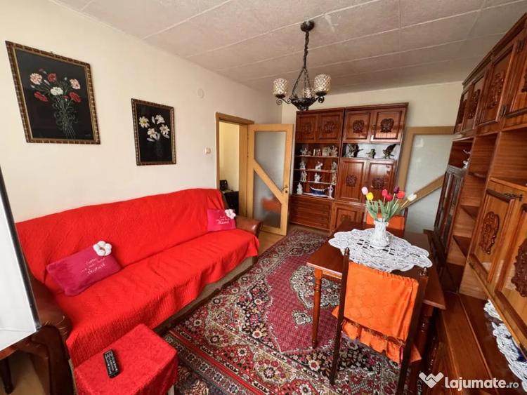 Apartament cu 3 camere decomandat în Central