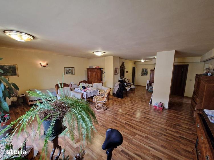 Apartament cu 3 camere, mobilat în Borhanci