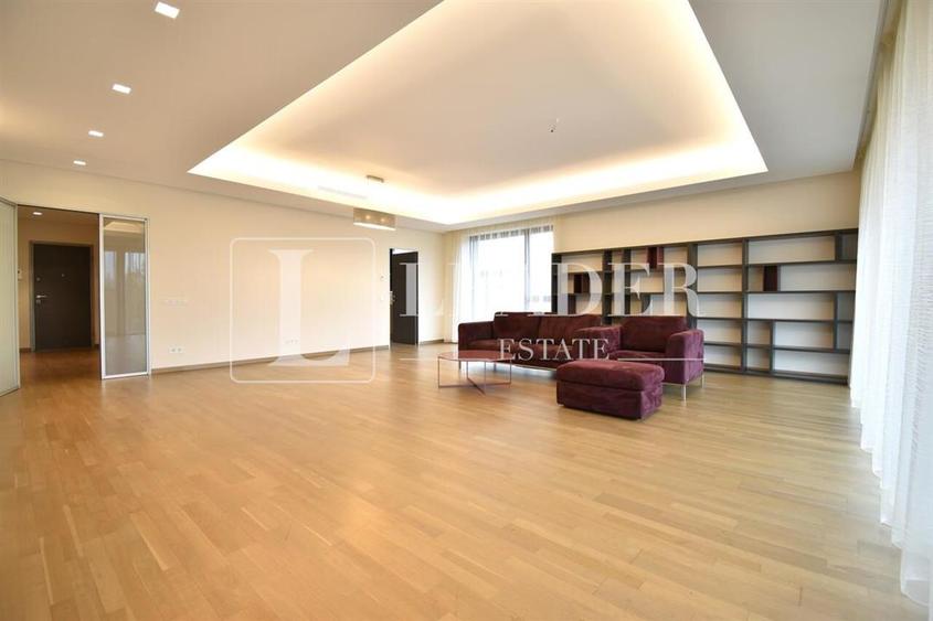 Apartament cu 4 camere decomandat, mobilat în Primăverii