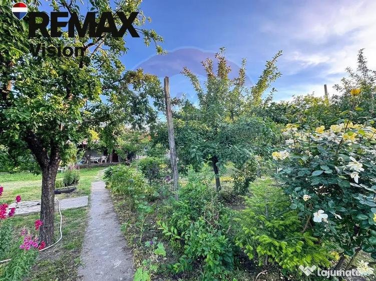 Casă cu 5 camere cu Teren 9500 Mp în Catane