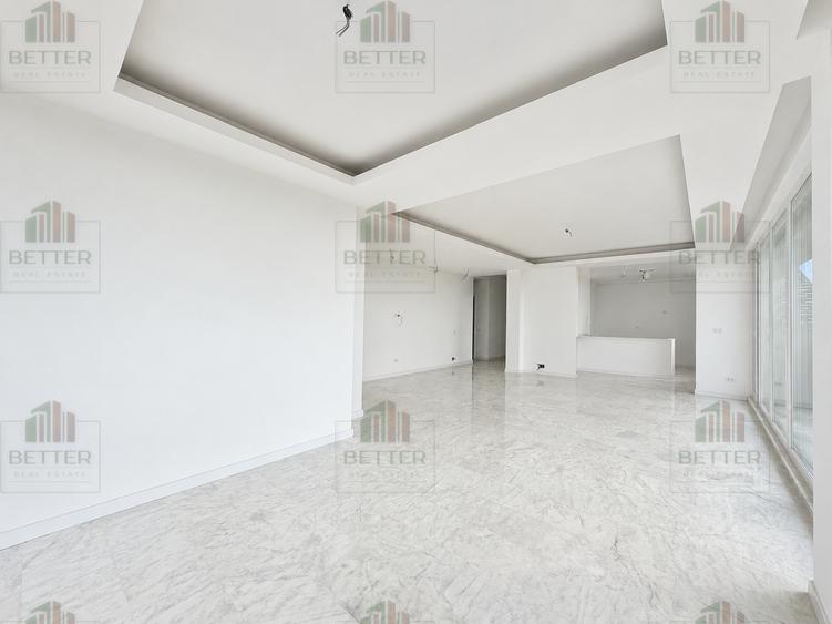 Penthouse cu 4 camere decomandat în Metalurgiei