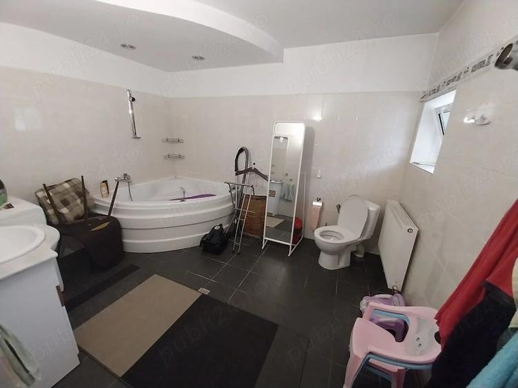 Casă cu Teren 1280 Mp în Central