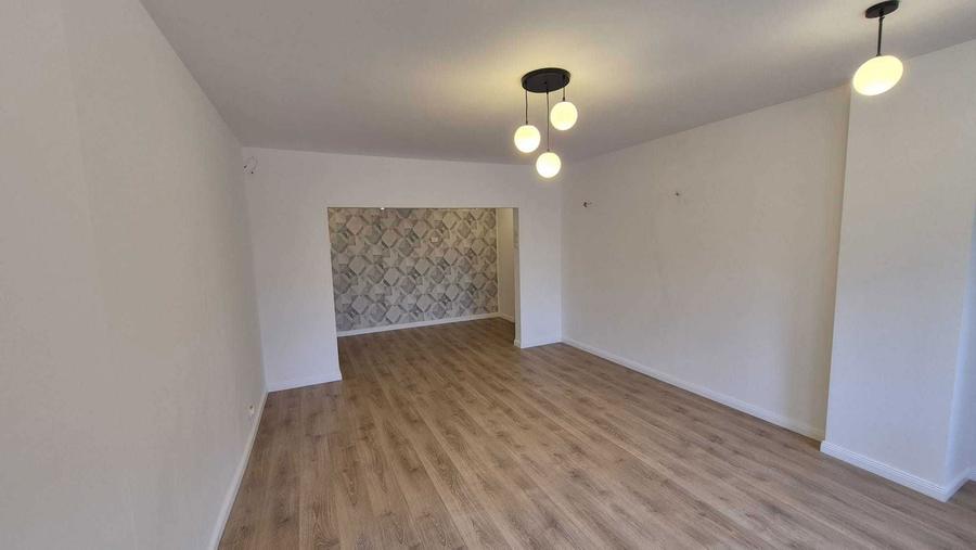 Ultracentral, Bulevardul Decebal - Apartament cu 3 camere spatioase, renovat, ideal pentru firme - 1