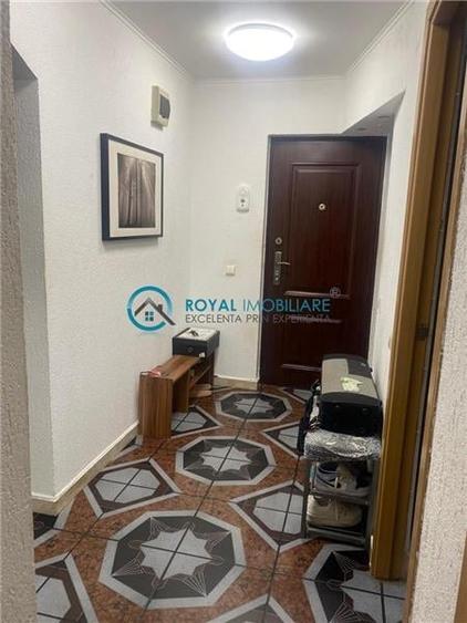 Royal Imobiliare - Vanzare Apartament zona 9 Mai - 8