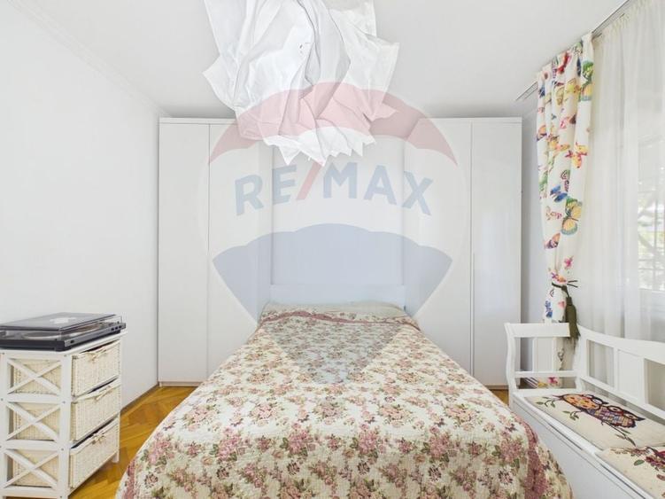 Apartament cu 4 camere de vanzare, Centrala proprie, 13 Septembrie - 26
