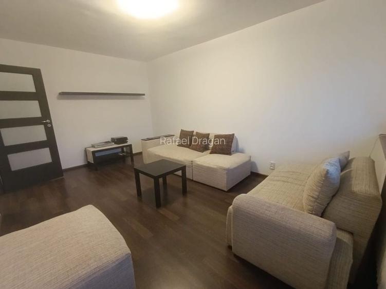 De închiriat 3 camere decomandat, 2 băi, metrou 1 Decembrie