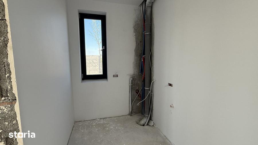 Casă cu 4 camere cu Teren 570 Mp în Balotești