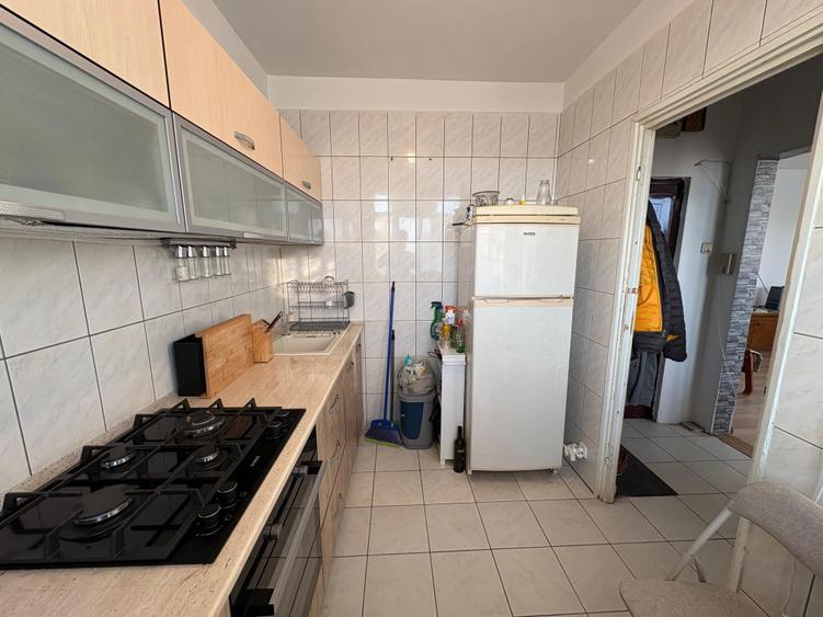 Apartament cu 2 camere semidecomandat în 1 Mai