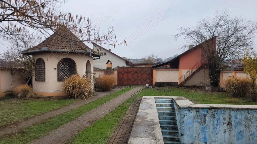 Imobil cu 3 case:C1 -3 nivele;C2-2nivele;C4-1 nivel;C3;C5;Piscina;Foisor - 11