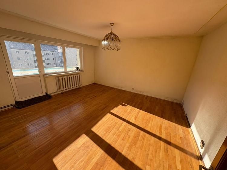 Apartament 3 camere decomandate  Zonă excelentă C.R VIVU - 1