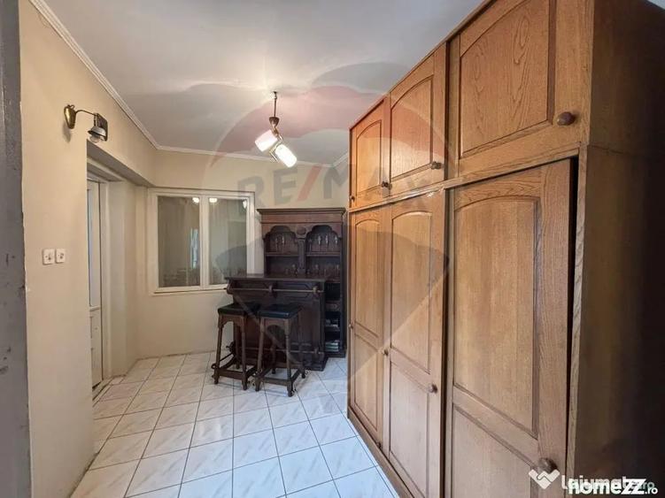Casă cu 5 camere cu Teren 446 Mp în Ultracentral