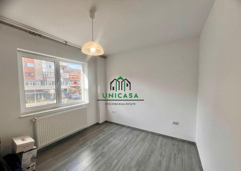 Apartament 2 camere/ Zona Nord/ etaj 2/4 - 1