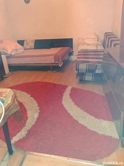 inchiriez camera mare mobilata la casa in 1 Mai str.Unirii - 1