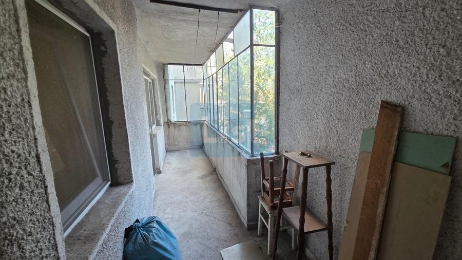 Apartament cu 4 camere decomandat în Central