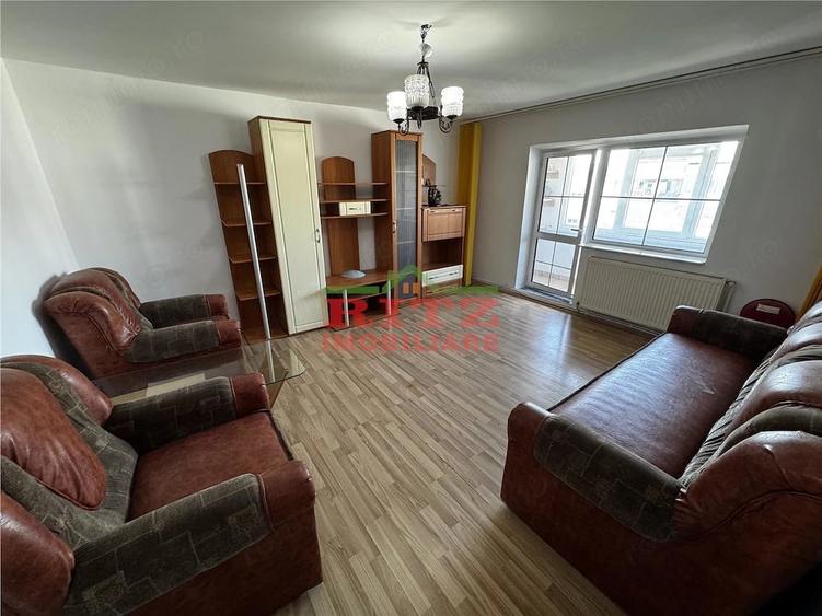 Apartament cu 3 camere decomandat în Gară