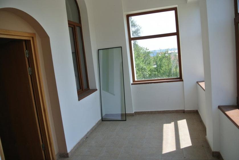 Proprietate Bascov, teren 13.500mp + 2 constructii (36 camere) - 10