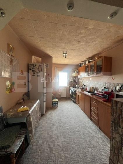 Apartament cu 3 camere, decomandat, zona micro 2