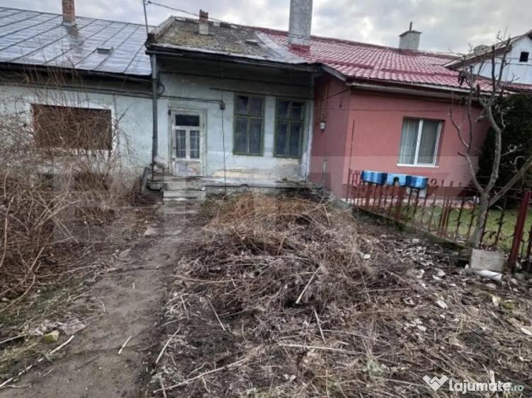Casa zona centrala Dej,curte comuna, 31mp - 2