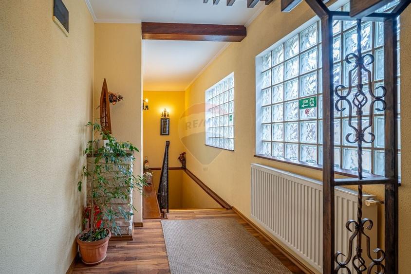 Proprietate deosebita de vanzare in Busteni - Pensiune + Duplex - 31