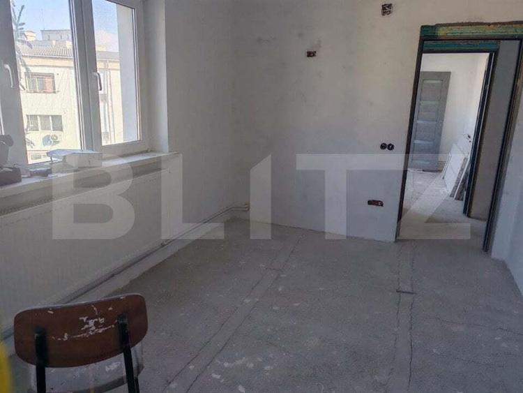 Apartament de vanzare, cu 4 camere, 85 mp, zona centrala - 1