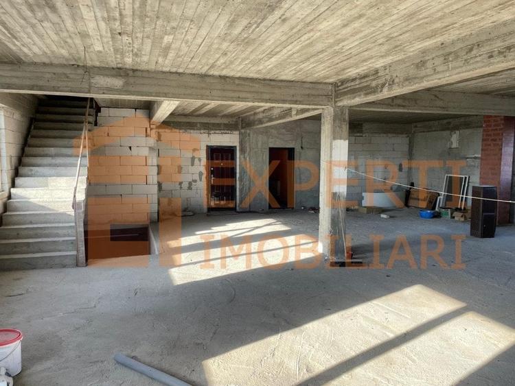 VILA cu spatii comerciale situata in zona CUMPANA - 12