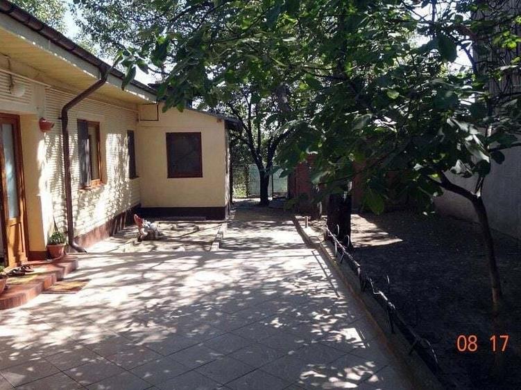 De vanzare - casa cu 4 camere, 900 mp teren - str. Razboieni. - 1