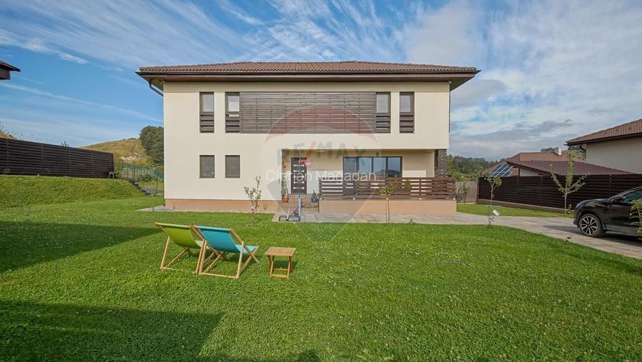 Casa individuala de vanzare in Harman - moderna, spatioasa si complet