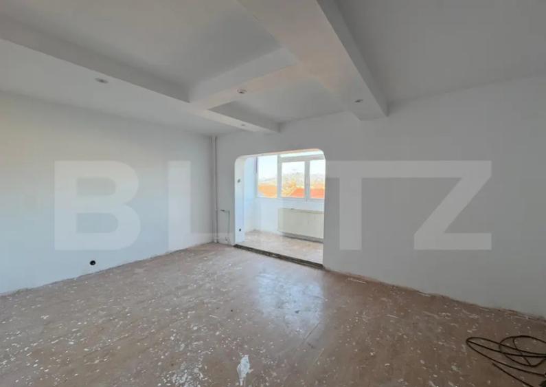 Apartament 3 camere, decomandat - zona Velenta - 2