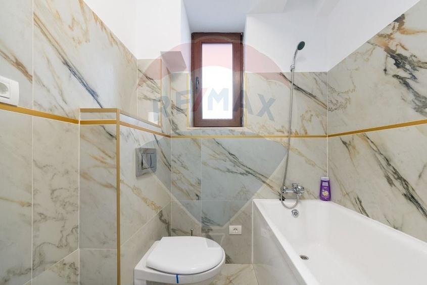 Casa cu 9 camere, teren 501 mp,  Harman! - 12