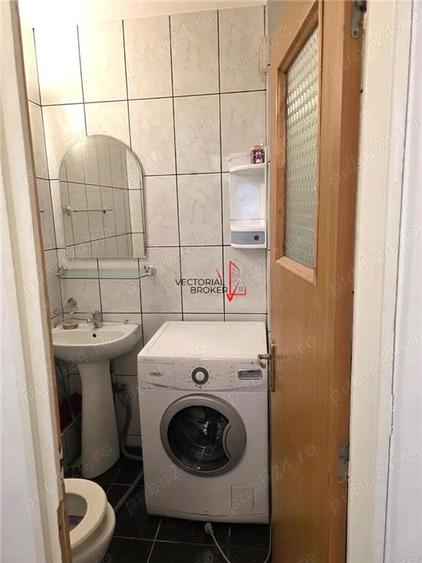 Decomandat, hol H, bloc 86, la 5 min de metrou OBOR - 12