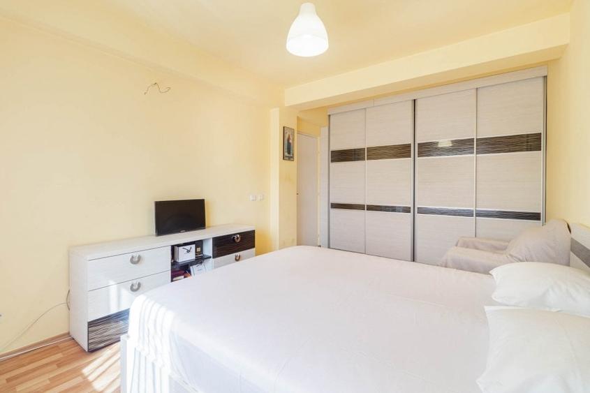 Vila în complexul Azur-Pipera,curte 100mp,loc de parcare,COMISION0 - 15