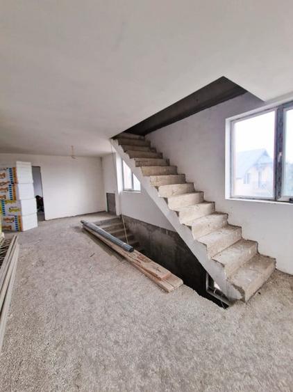 VIND VILA CU SPATIU INDUSTRIAL (retabil la orice activitate)  DASCALU IF - 4