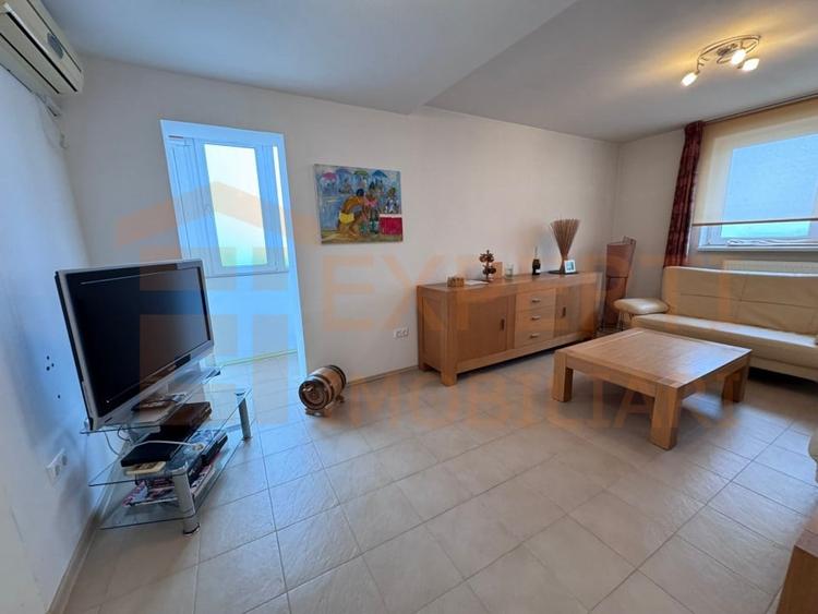 Oportunitate! Apartament 3 camere de vanzare, in Zona Centrala - 1