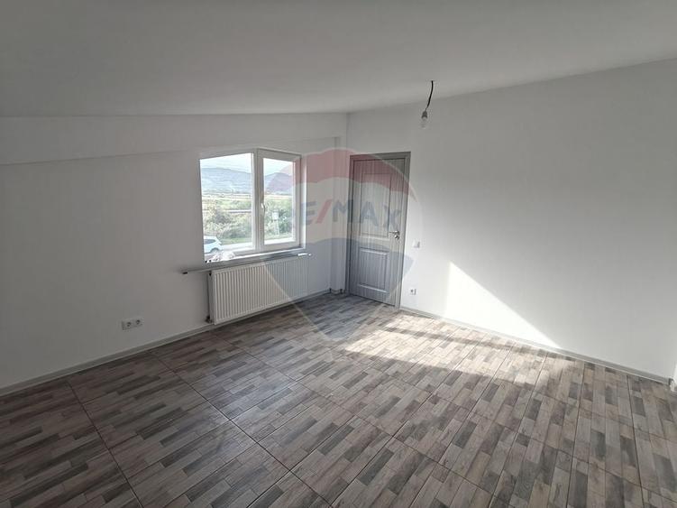 Hala noua 555mp, curte betonata 1000mp, zona de est, de inchiriat - 14