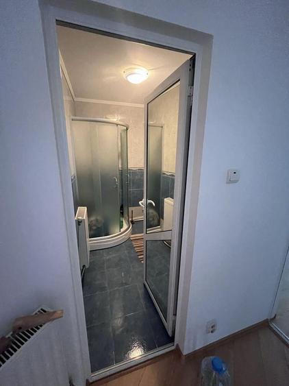 De vanzarea apartament 2 camere Roman - 2