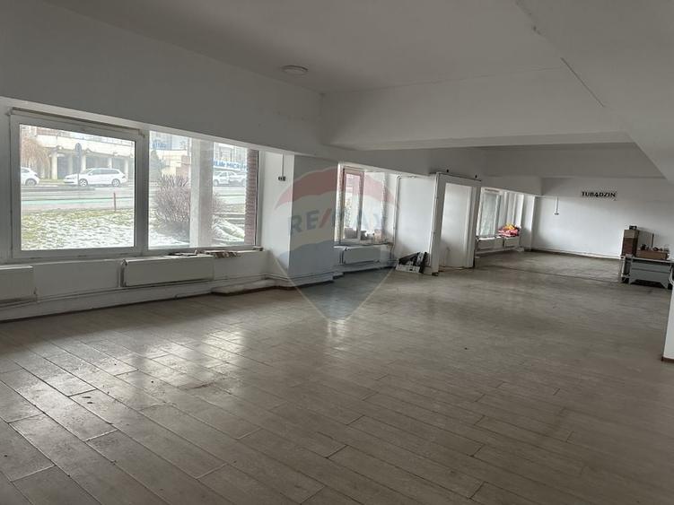 Spațiu comercial, de 166 mp, în Calea Romanului