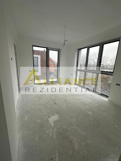 Casă individuală cu 3 camere decomandat cu Canalizare în Central