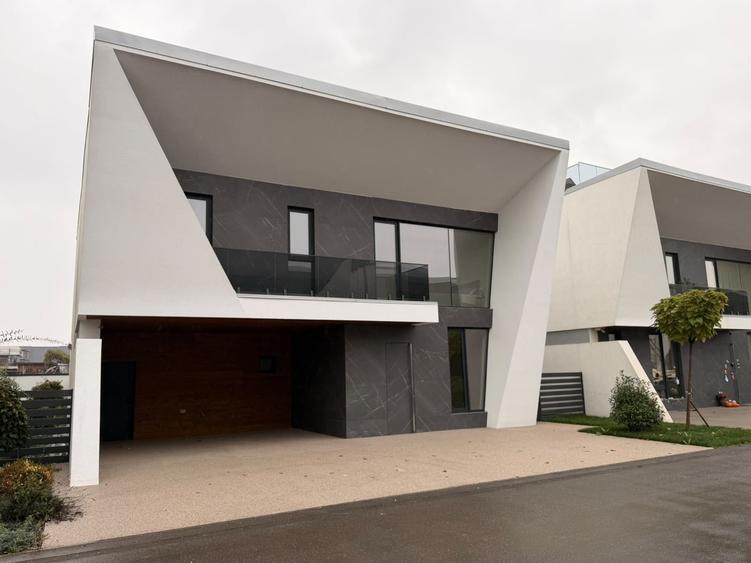 Casă individuală cu 5 camere cu Piscina în Central
