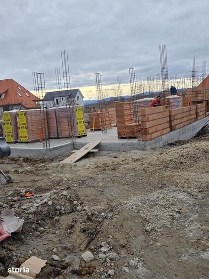 Casă cu 5 camere cu Teren 1100 Mp în Ciurila