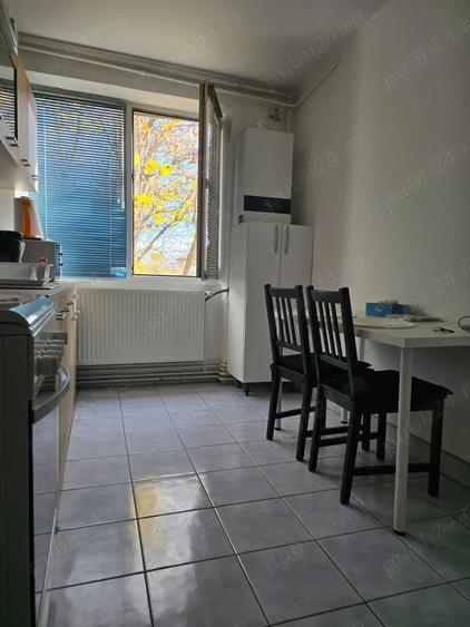 Apartament cu 3 camere semidecomandat în Medicină