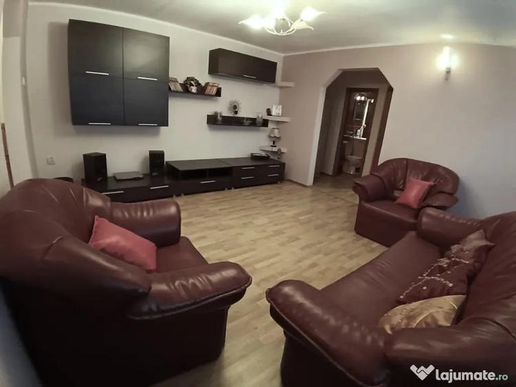 Apartament cu 4 camere semidecomandat în George Enescu