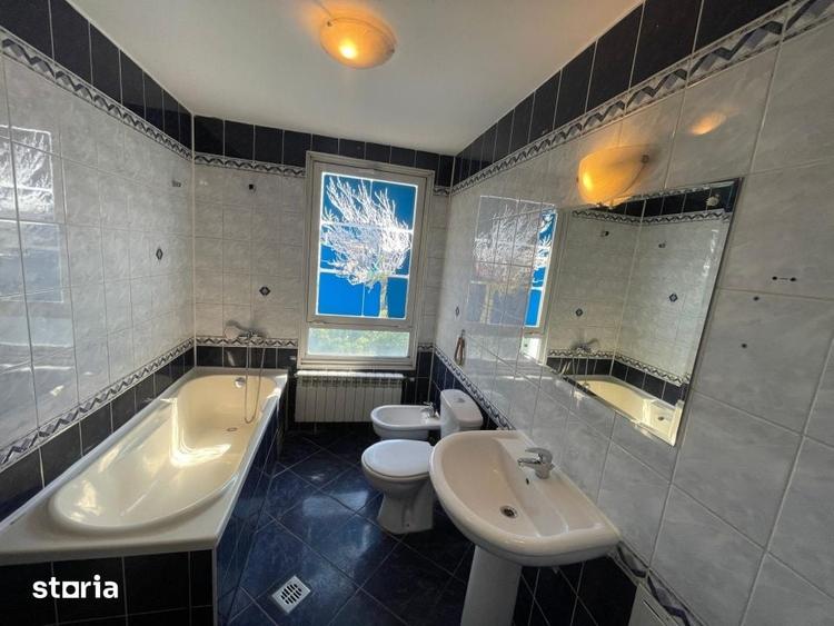 Apartament cu 4 camere decomandat în Eminescu