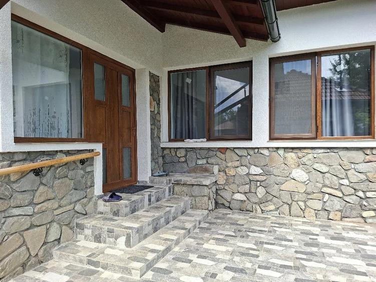 Casă cu Teren 1405 Mp în Urleta