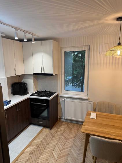 Apartament cu 3 camere decomandat în Exterior Vest