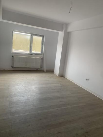 Apartament cu 4 camere decomandat în George Enescu