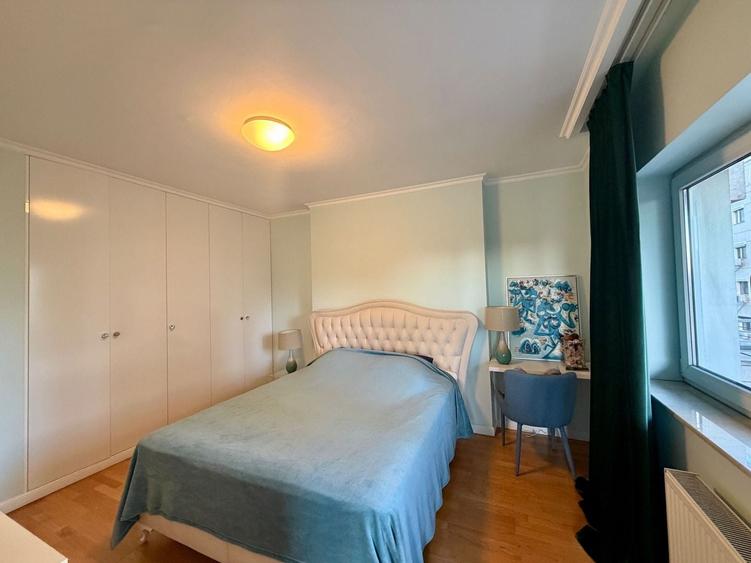 Apartament cu 3 camere decomandat în Tei