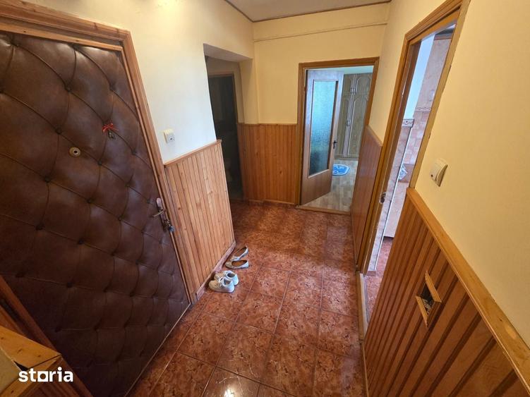 DE INCHIRIAT Apartament 2 camere : Moisil, Spital, Scoala 10 - 8